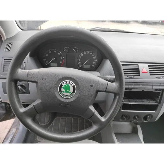 SKODA FABIA (6Y2/6Y3) '2002 1.4 16V NEGRO