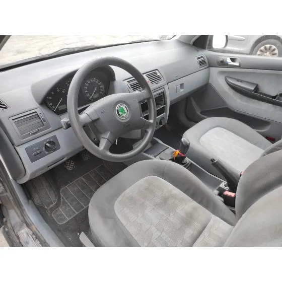 SKODA FABIA (6Y2/6Y3) '2002 1.4 16V NEGRO