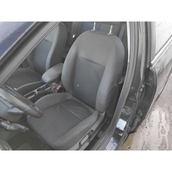 FORD FOCUS BERLINA (CAP) '2005 1.6 TDCI CAT NEGRO