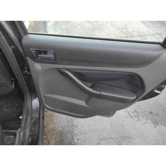 FORD FOCUS BERLINA (CAP) '2005 1.6 TDCI CAT NEGRO