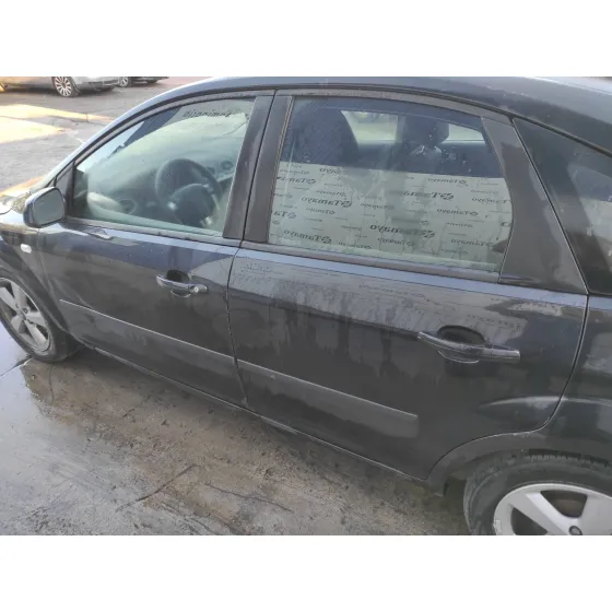 FORD FOCUS BERLINA (CAP) '2005 1.6 TDCI CAT NEGRO