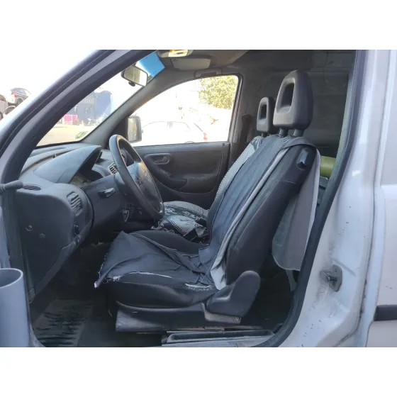 OPEL COMBO (CORSA C) '2006 CORSA C BLANCO