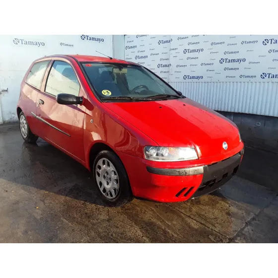 FIAT PUNTO BERLINA (188) '2002 1.2 16V CAT ROJO