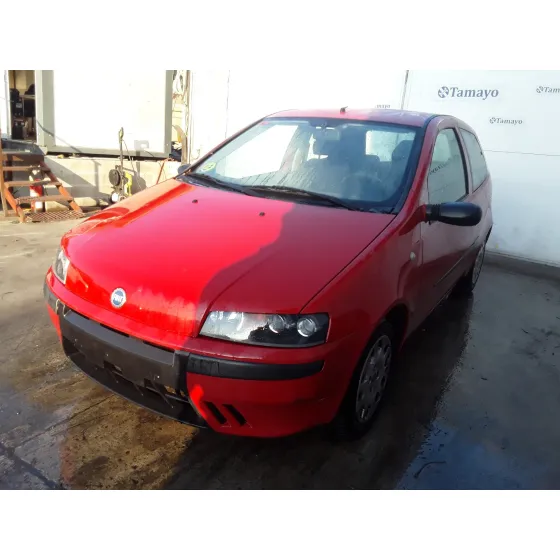 FIAT PUNTO BERLINA (188) '2002 1.2 16V CAT ROJO
