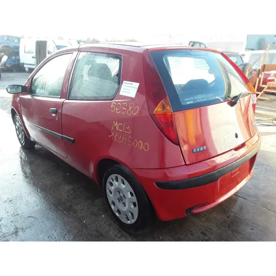 FIAT PUNTO BERLINA (188) '2002 1.2 16V CAT ROJO