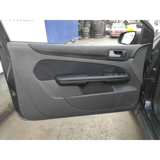 FORD FOCUS BERLINA (CAP) '2006 * NEGRO