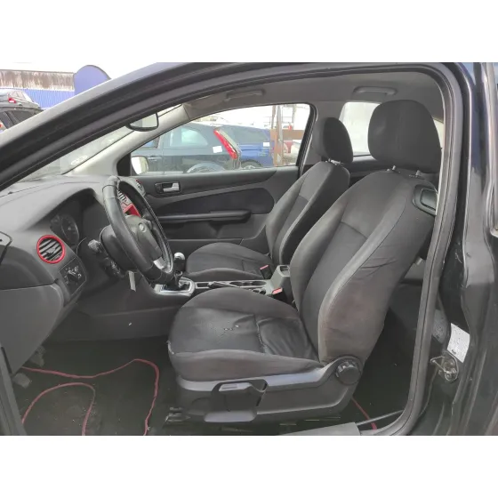FORD FOCUS BERLINA (CAP) '2006 * NEGRO