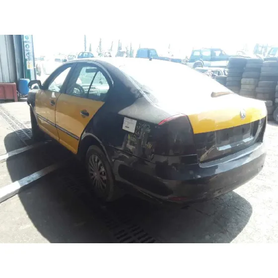 SKODA OCTAVIA BERLINA (1Z3) '2011 1.6 TDI DPF AMARILLO NEGRO TAXI