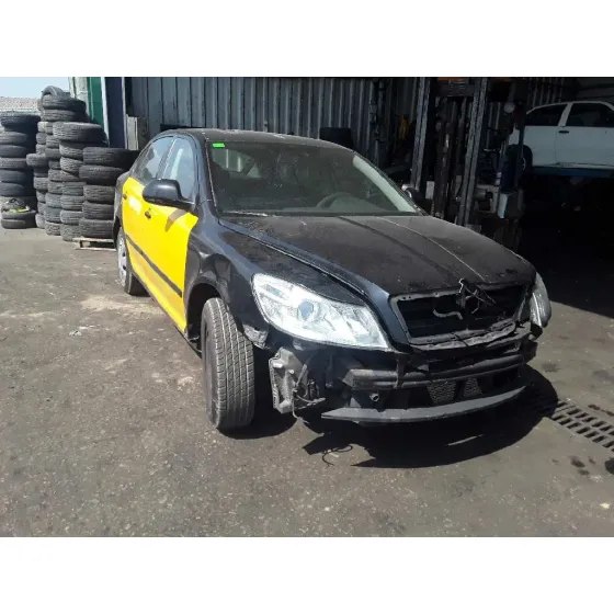 SKODA OCTAVIA BERLINA (1Z3) '2011 1.6 TDI DPF AMARILLO NEGRO TAXI