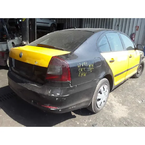 SKODA OCTAVIA BERLINA (1Z3) '2011 1.6 TDI DPF AMARILLO NEGRO TAXI
