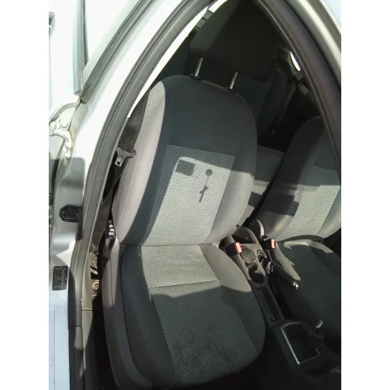 FORD FOCUS BERLINA (CAP) '2006 1.6 TDCI CAT PLATA