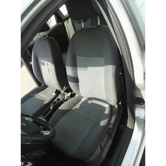 FORD FOCUS BERLINA (CAP) '2006 1.6 TDCI CAT PLATA