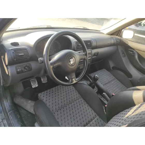 SEAT LEON (1M1) '2002 * NEGRO