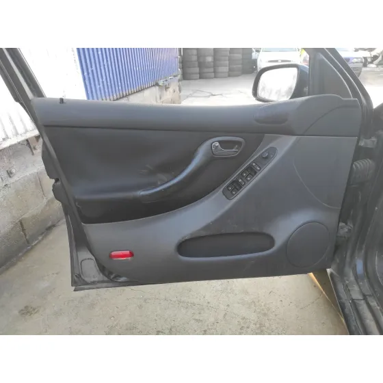 SEAT LEON (1M1) '2002 * NEGRO