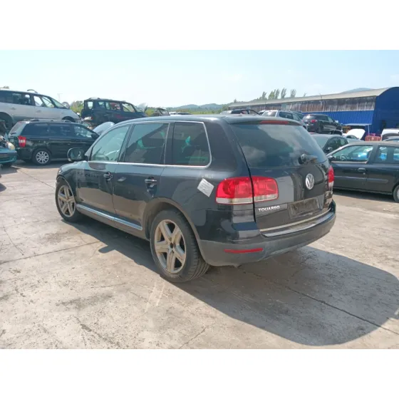 VOLKSWAGEN TOUAREG (7LA) '2005 * NEGRO