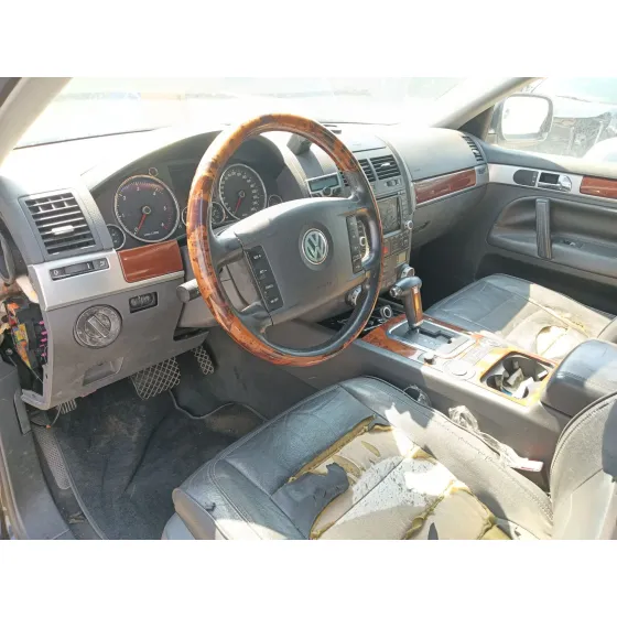 VOLKSWAGEN TOUAREG (7LA) '2005 * NEGRO