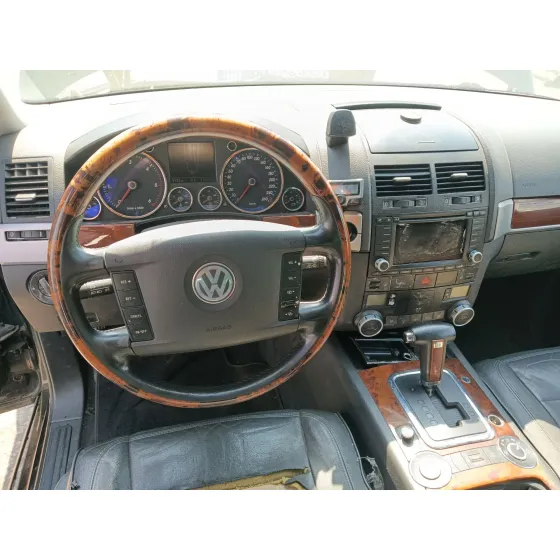 VOLKSWAGEN TOUAREG (7LA) '2005 * NEGRO