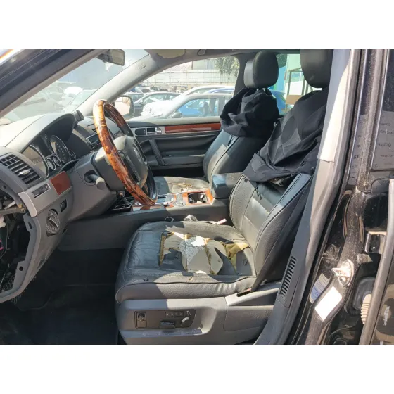 VOLKSWAGEN TOUAREG (7LA) '2005 * NEGRO