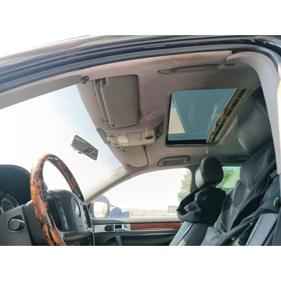VOLKSWAGEN TOUAREG (7LA) '2005 * NEGRO