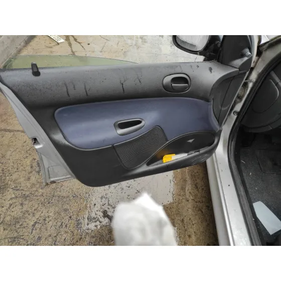 PEUGEOT 206 BERLINA '2001 1.9 DIESEL PLATA