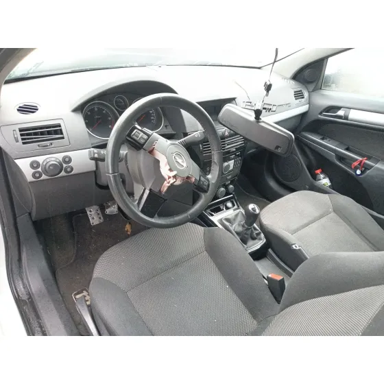 Opel ASTRA H GTC (A04) 2005