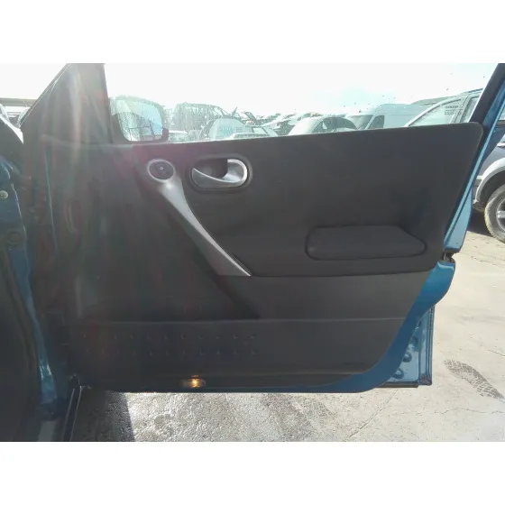 RENAULT MEGANE II BERLINA 3P '2007 1.5 DCI DIESEL AZUL ELECTRICO