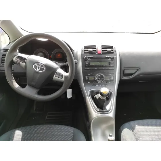 TOYOTA AURIS '2011 1.4 TURBODIESEL CAT BLANCO