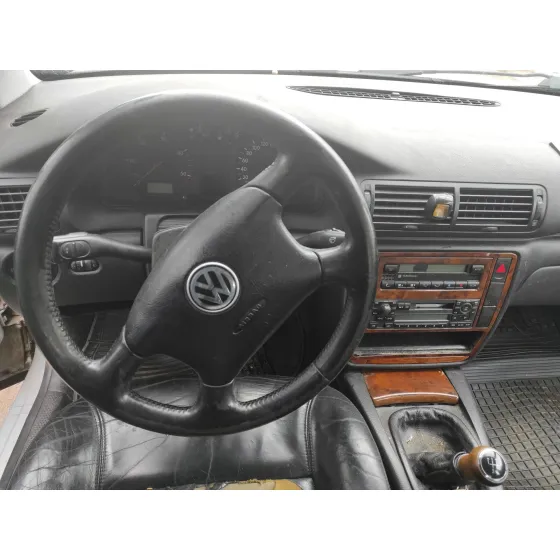 VOLKSWAGEN PASSAT BERLINA (3B2) '2000 2.5 V6 TDI PLATA
