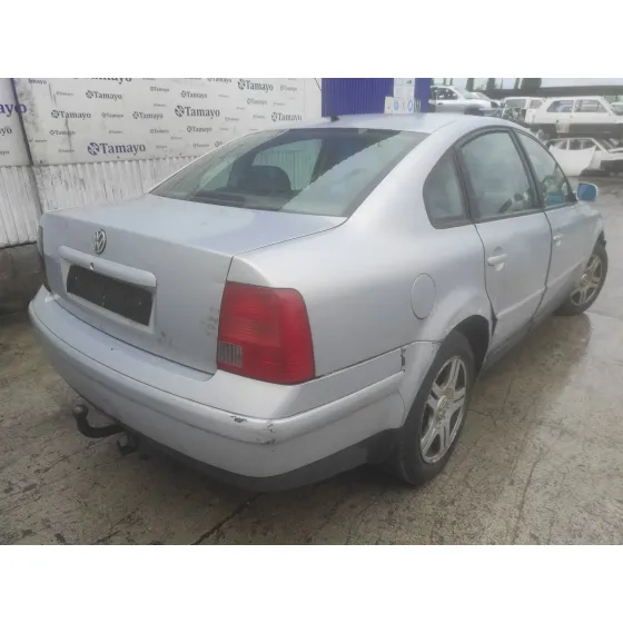 VOLKSWAGEN PASSAT BERLINA (3B2) '2000 2.5 V6 TDI PLATA