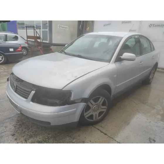 VOLKSWAGEN PASSAT BERLINA (3B2) '2000 2.5 V6 TDI PLATA