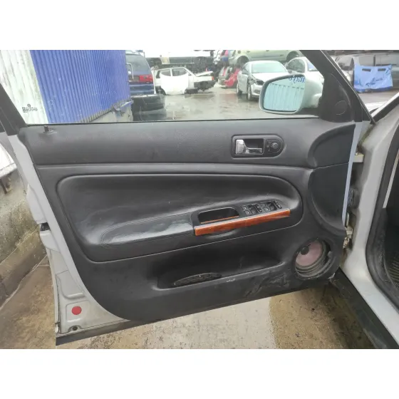 VOLKSWAGEN PASSAT BERLINA (3B2) '2000 2.5 V6 TDI PLATA