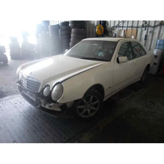 MERCEDES CLASE E (W210) BERLINA DIESEL '2002 2.2 CDI CAT BLANCO