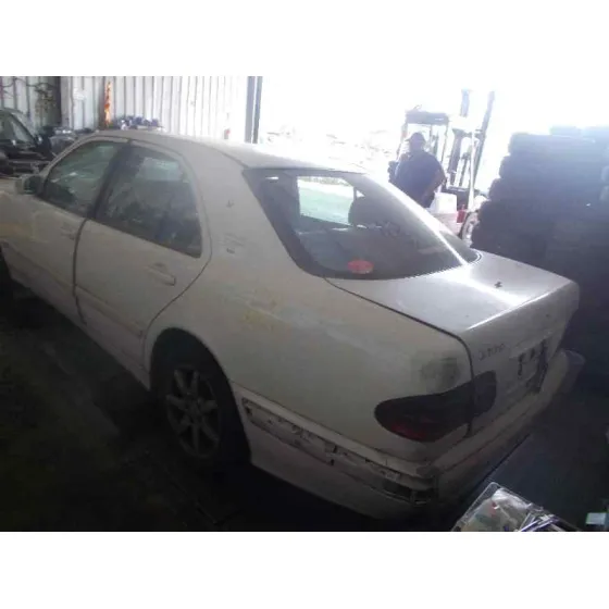 MERCEDES CLASE E (W210) BERLINA DIESEL '2002 2.2 CDI CAT BLANCO