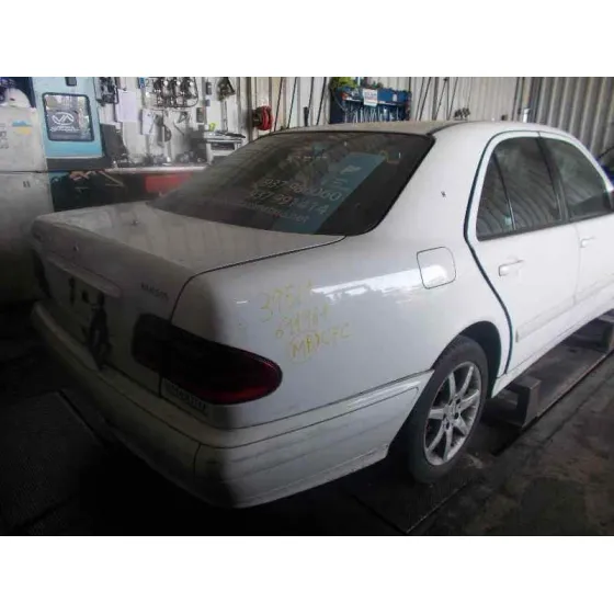 MERCEDES CLASE E (W210) BERLINA DIESEL '2002 2.2 CDI CAT BLANCO