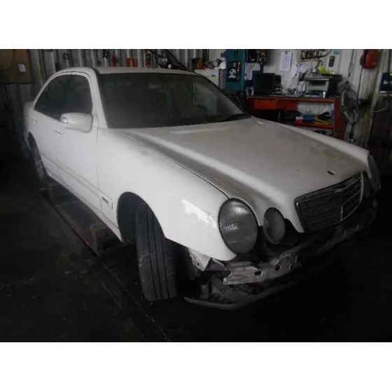MERCEDES CLASE E (W210) BERLINA DIESEL '2002 2.2 CDI CAT BLANCO