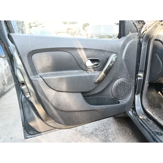 DACIA SANDERO '2019 * NEGRO
