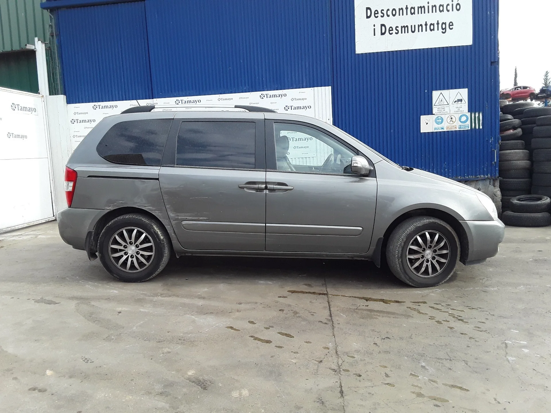 KIA CARNIVAL '2010 * GRIS