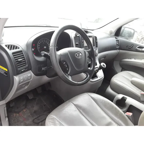 KIA CARNIVAL '2010 * GRIS
