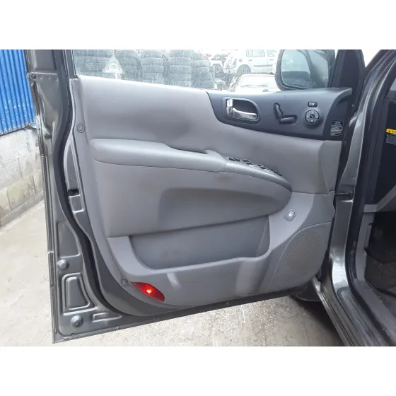 KIA CARNIVAL '2010 * GRIS