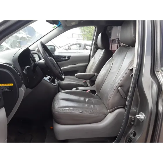 KIA CARNIVAL '2010 * GRIS