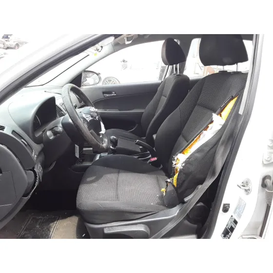 HYUNDAI I30 '2011 * BLANCO