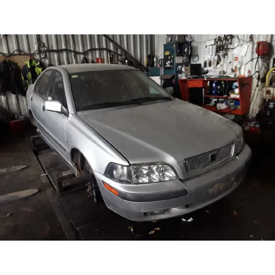 VOLVO S40 BERLINA '2000 1.9 DIESEL CAT PLATA
