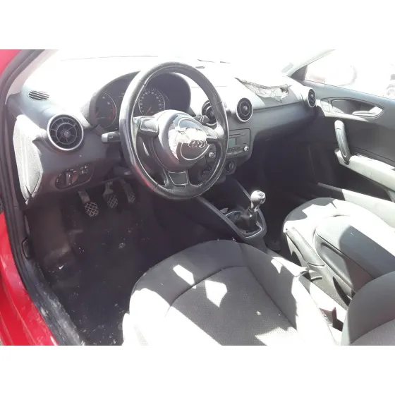 AUDI A1 (8X) '2011 1.2 16V TFSI ROJO