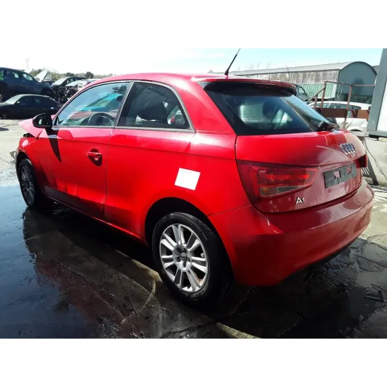 AUDI A1 (8X) '2011 1.2 16V TFSI ROJO