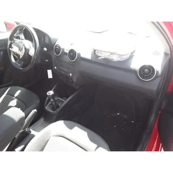 AUDI A1 (8X) '2011 1.2 16V TFSI ROJO