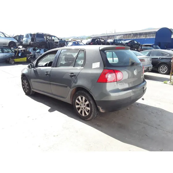VOLKSWAGEN GOLF V BERLINA (1K1) '2004 GRIS OSCURO