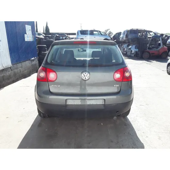 VOLKSWAGEN GOLF V BERLINA (1K1) '2004 GRIS OSCURO