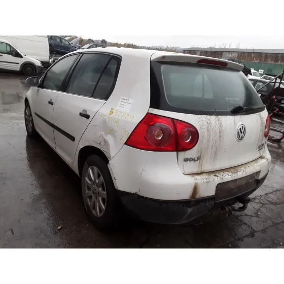 VOLKSWAGEN GOLF V BERLINA (1K1) '2004 1.9 TDI BLANCO
