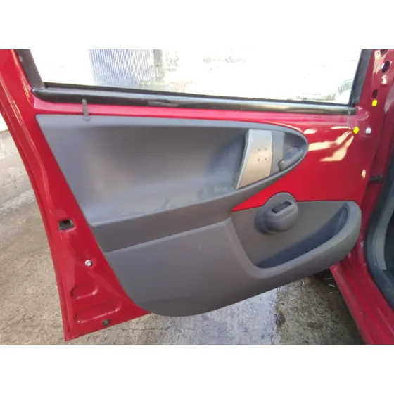 CITROEN C1 '2005 1.0 CAT (384F) ROJO