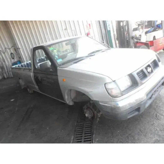NISSAN PICK-UP (D22) '2001 2.5 DIESEL PLATA / NEGRO